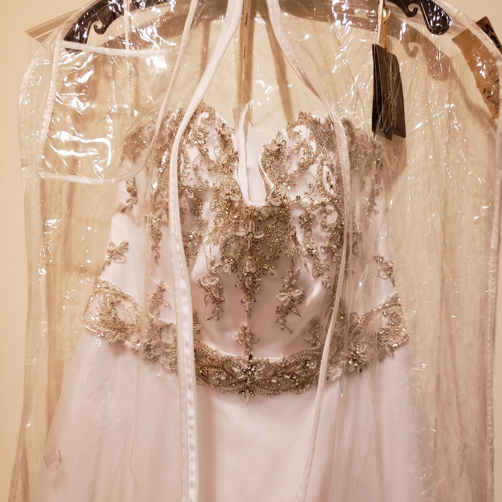 DEMETRIOS WEDDING GOWN NWT - Picture 3 of 7